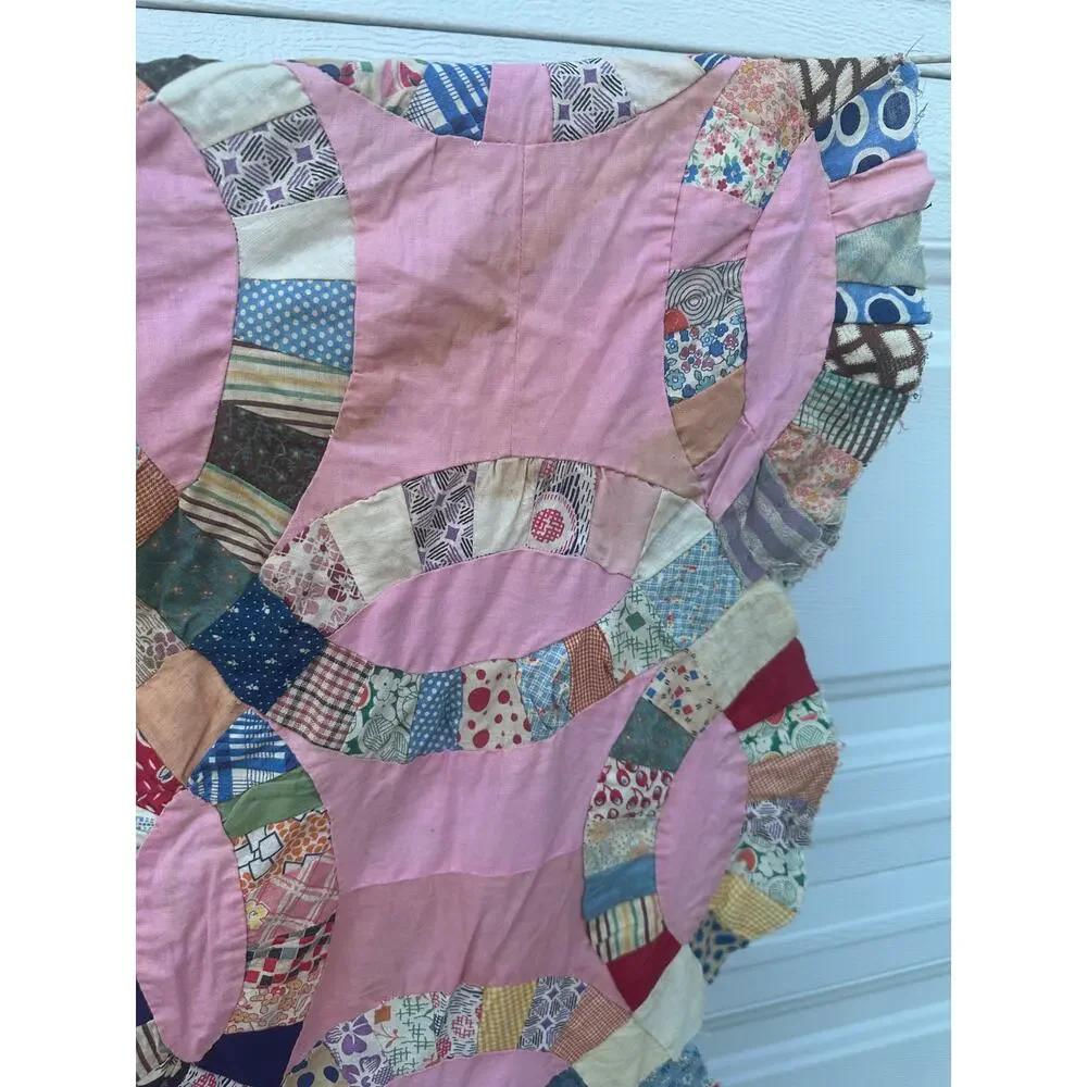 1930'S/40'S ANTIQUE PINK DOUBLE WEDDING RING QUILT TOP 65 X 85